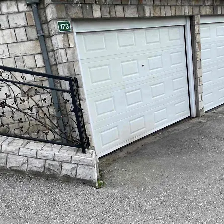 Апартаменты Emina Free Garage *