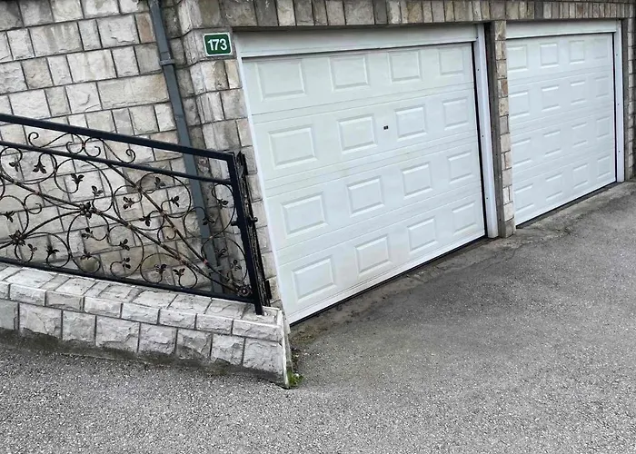 Apartman Emina Free Garage *